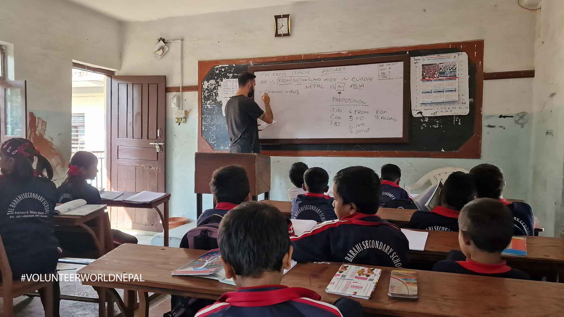 volunteer-teaching-nepal-program